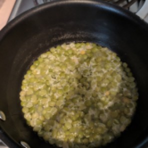 Boiling peas